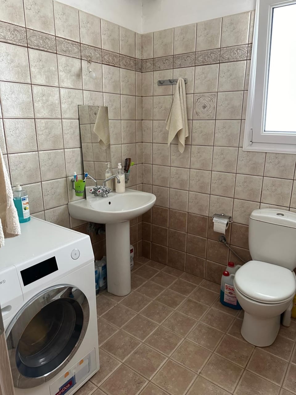 Toilet, Bathroom, towels