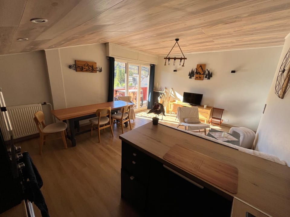 Kitchen or kitchenette, Living room, Dining area