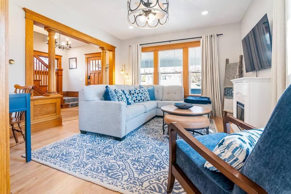 Bed, Living room