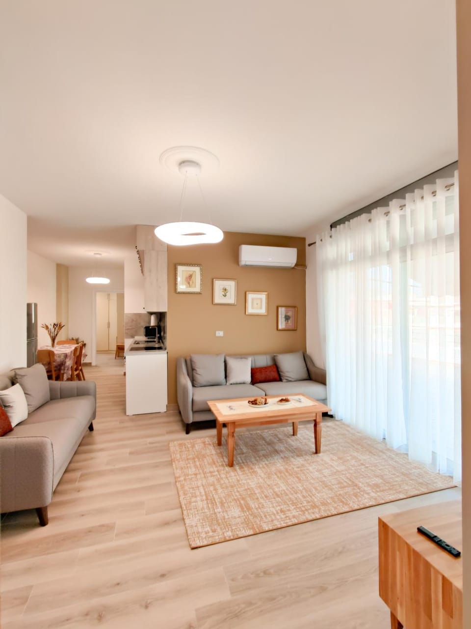 Bed, TV and multimedia, Kitchen or kitchenette, Living room, Photo of the whole room, Seating area, Dining area, Bedroom, minibar