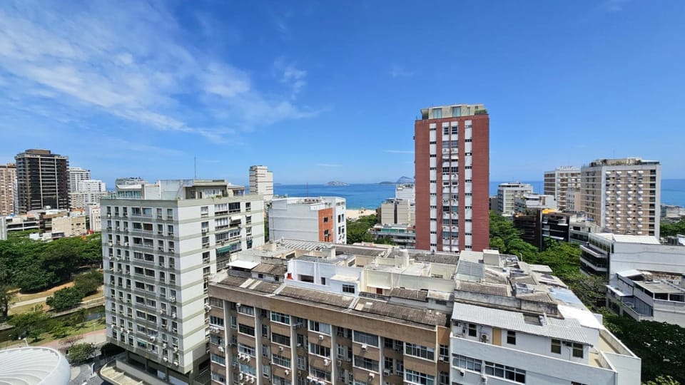 Vista Mar 2qts reformado, metrô e 300m da praia! Apartment in Rio de Janeiro