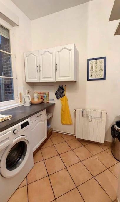 Le calme au centre-ville dans une cour intérieure, avec place de parking privée Apartment in Dieppe