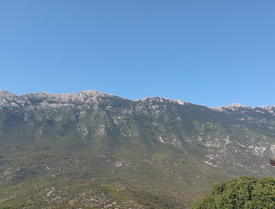 Robinson Haus Ivan No Electricity Chalet in Split-Dalmatia County