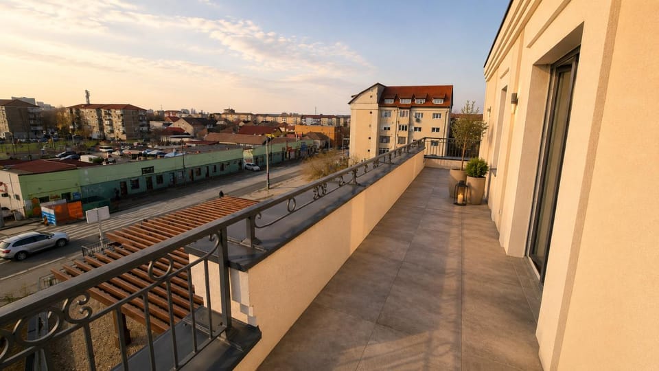 Property building, Neighbourhood, Balcony/Terrace