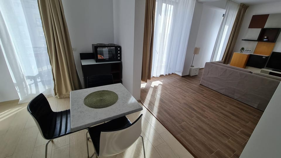 TV and multimedia, Living room, Dining area