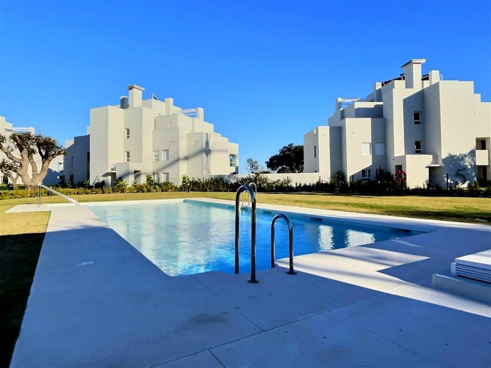Property building, Day, Pool view, Swimming pool
