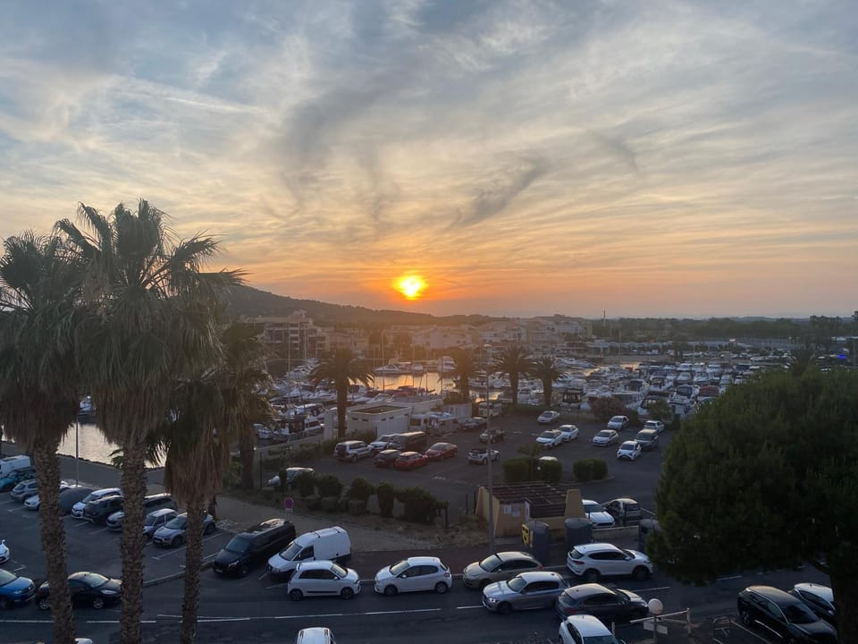 Mask off room Apartment in Agde