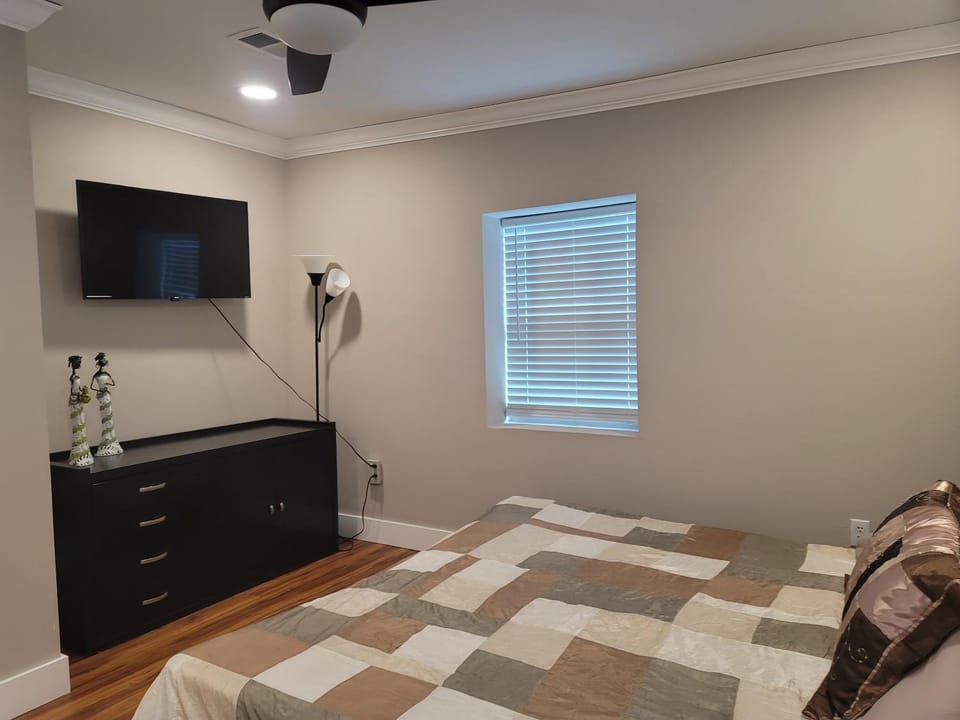 Great large home,8 min from Downtown House in Pensacola