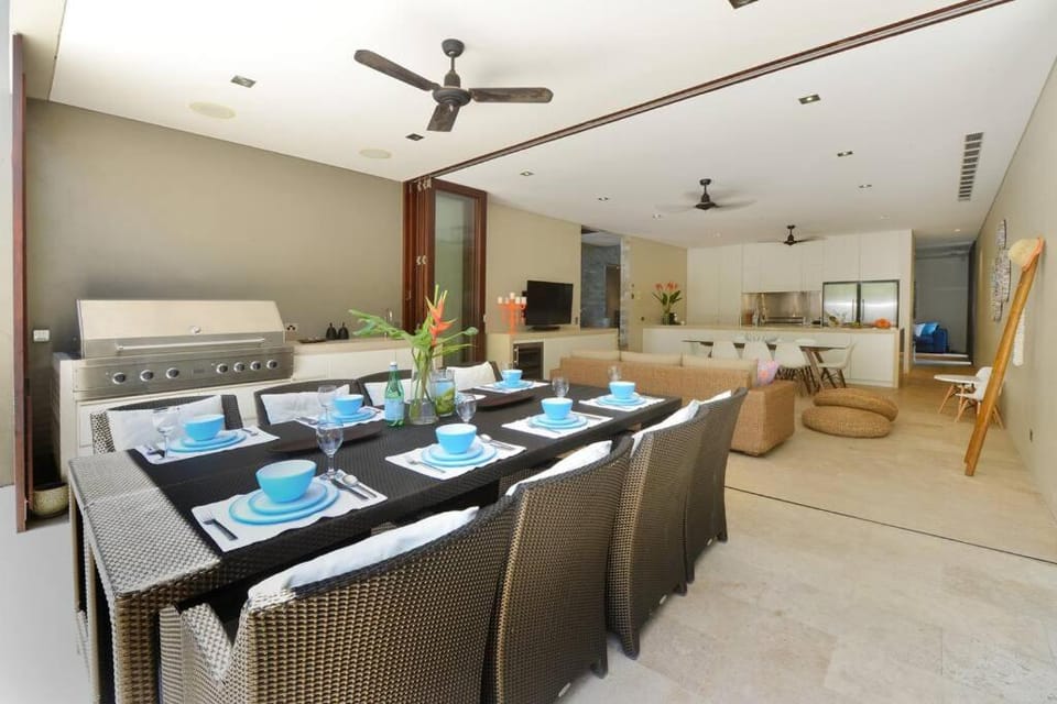 Tugela - Luxury Holiday Home House in Port Douglas