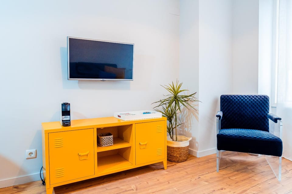Communal lounge/ TV room, TV and multimedia, Living room