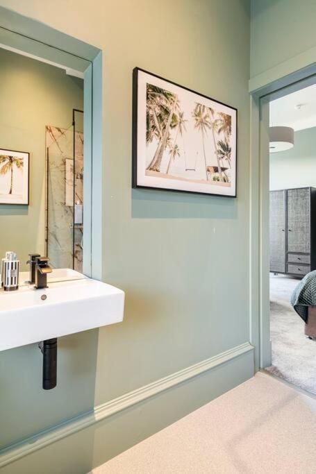 Bathroom, Decorative detail