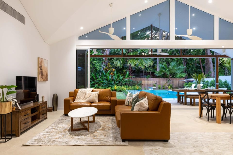 Tropical Home by the Beach House in Port Douglas