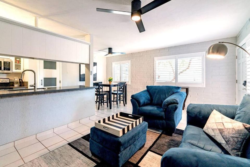 Alegria Corner - Charming dog-friendly, 2BR-1BA with Pool, Mountain Views Apartment in Tucson