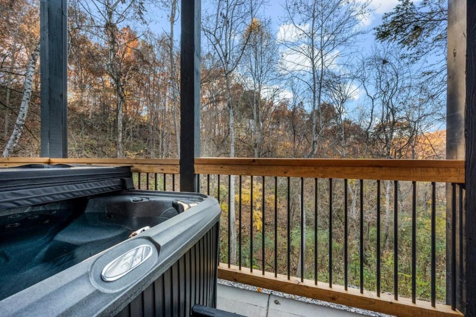 Top Rated Modern 3BD |Secluded |Fire Pit |Arcade House in Sevierville