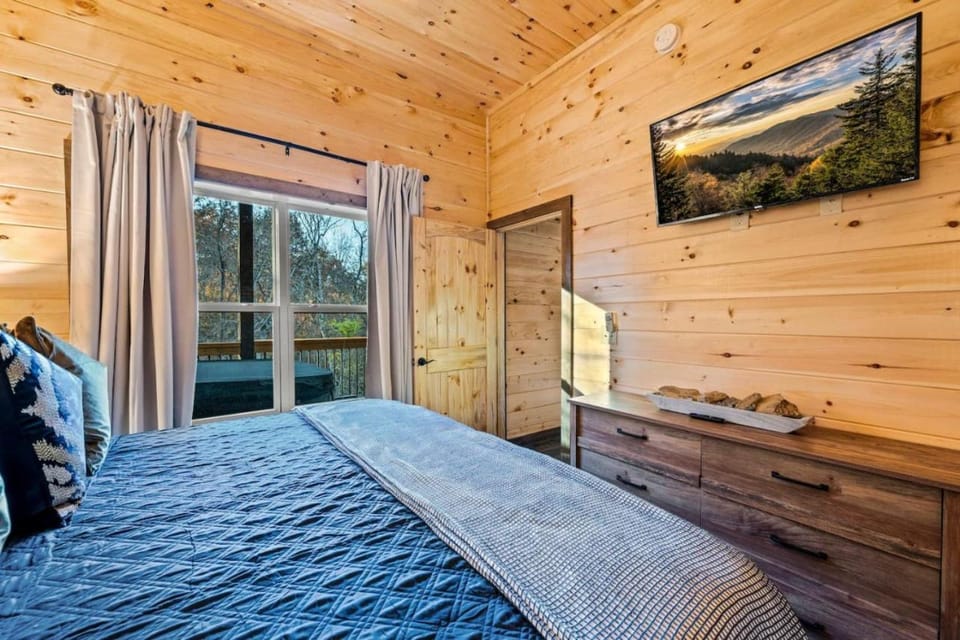 Top Rated Modern 3BD |Secluded |Fire Pit |Arcade House in Sevierville