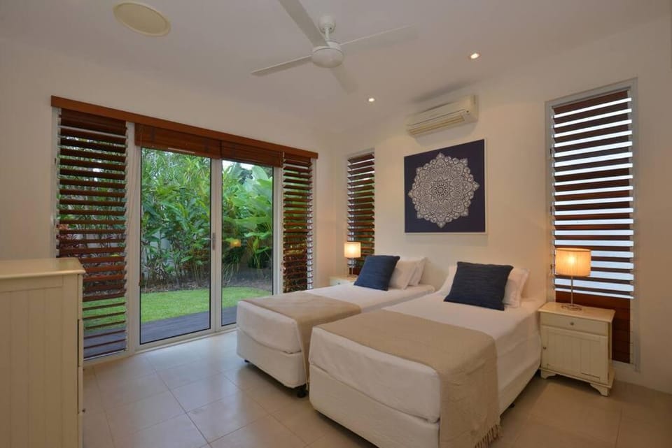 Innaminny - 4 bedroom luxury beachside getaway House in Port Douglas