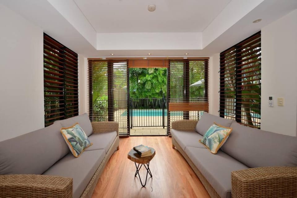 Innaminny - 4 bedroom luxury beachside getaway House in Port Douglas