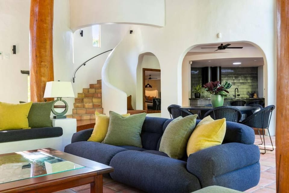 La Casa Mirasol - A Private Castle on the Beach House in Port Douglas
