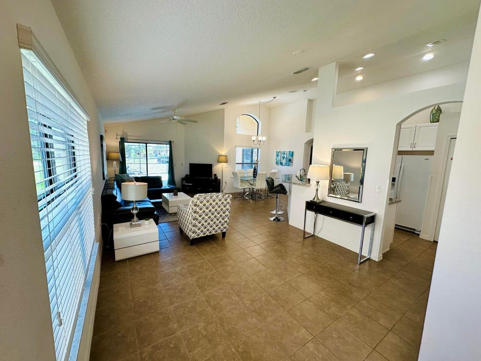 Villa with Pool in Gated 18-hole Golf Community with self-checkin after 4pm Villa in Loughman