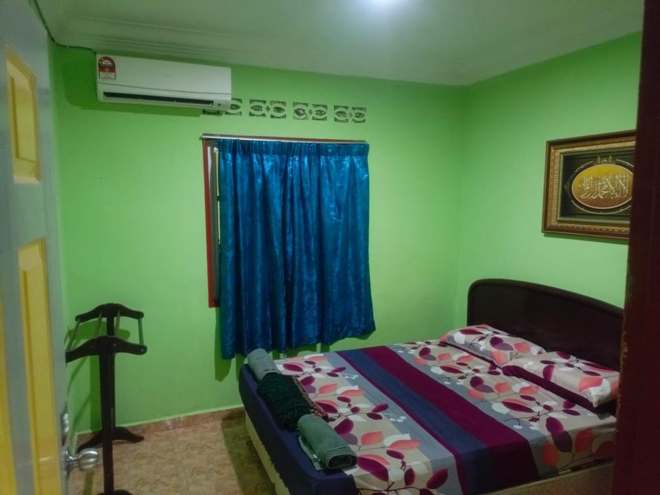 Bed, Photo of the whole room, Bedroom, air conditioner
