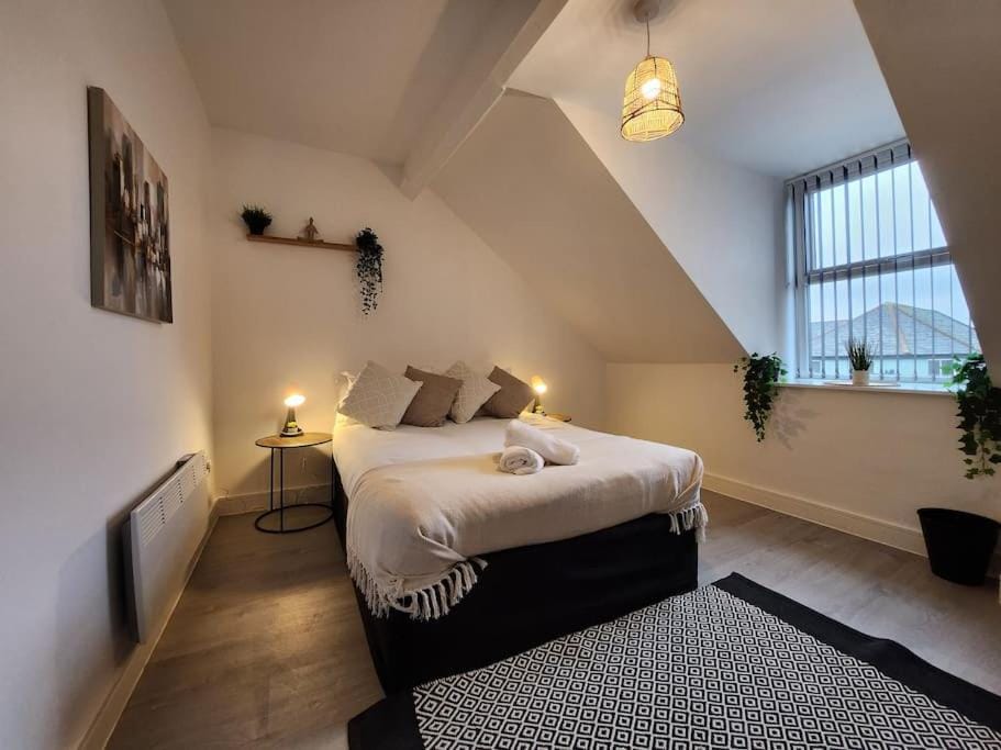 SuperValue Suite 3 - Fast WiFi, Hotel Linen, Keyless Entry, City only 10 Mins - BY PROPERTY PROMISE Apartment in Cardiff