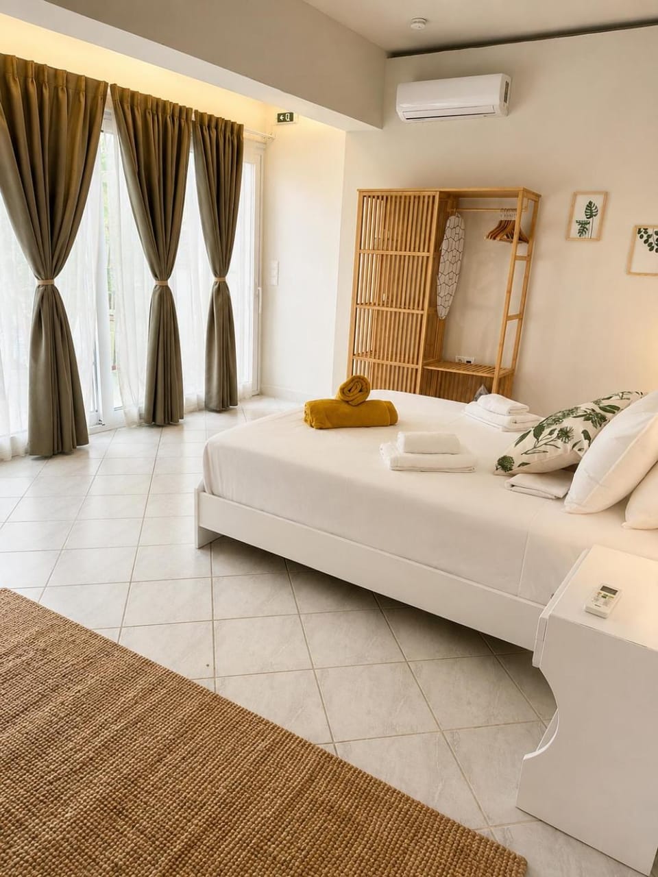 Bed, Photo of the whole room, Bedroom, towels, air conditioner