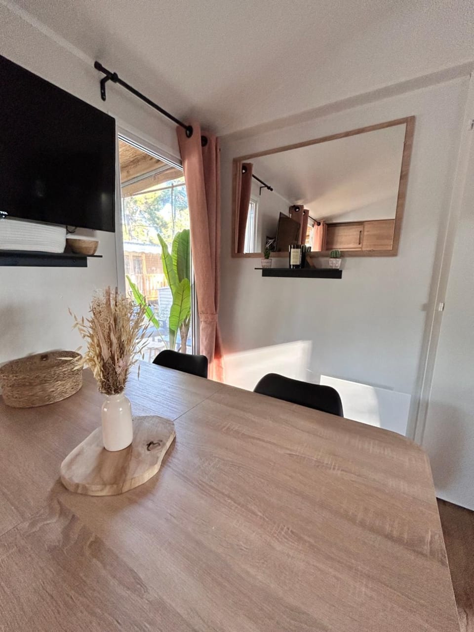 TV and multimedia, Dining area