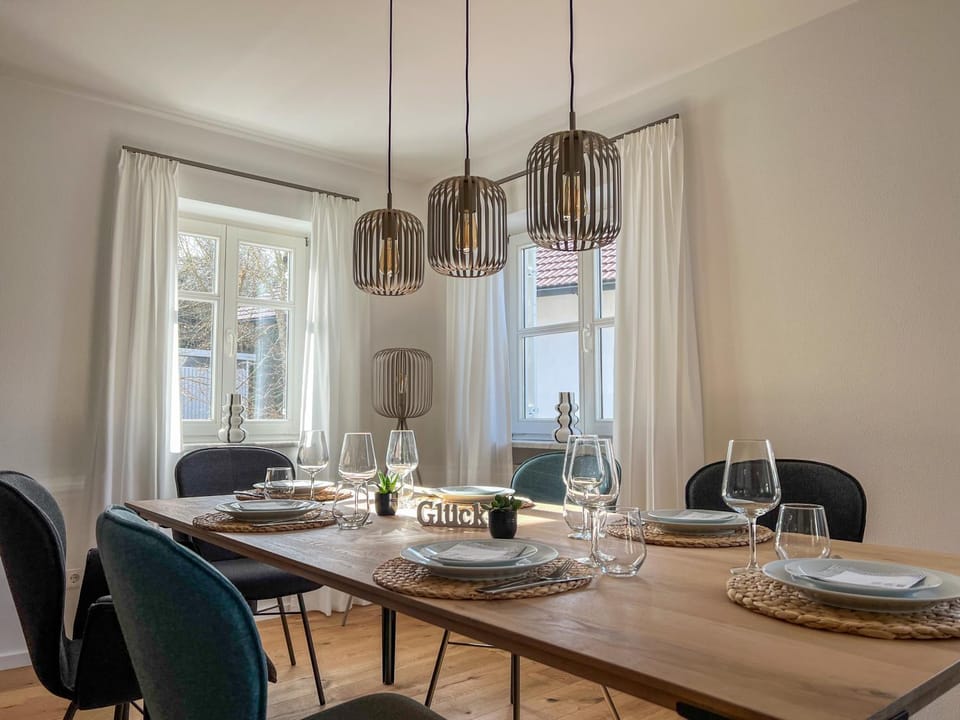 Seating area, Dining area