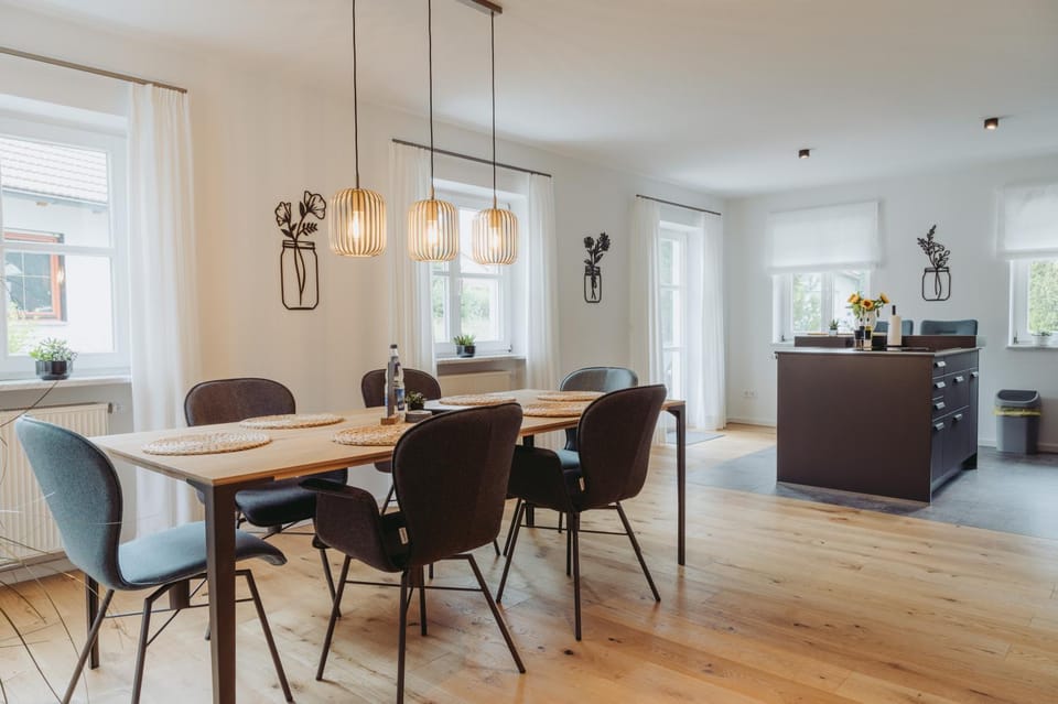 Dining area, kitchen