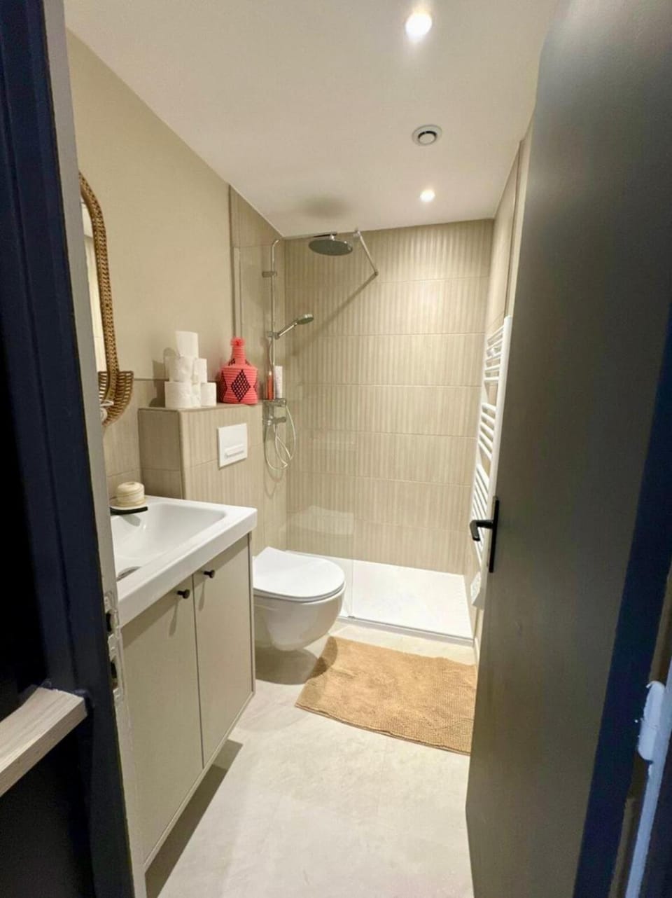 Shower, Toilet