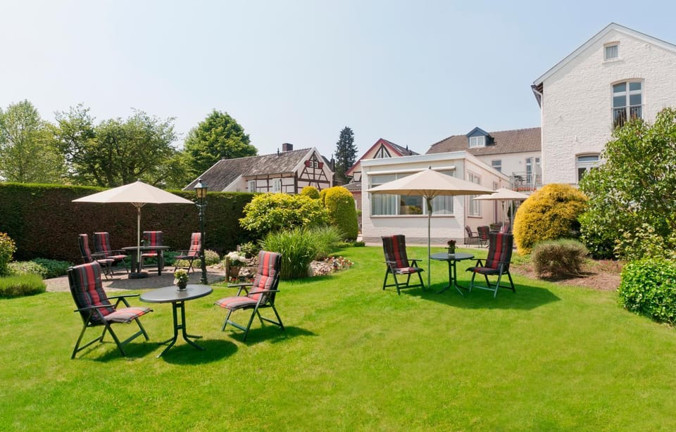 Facade/entrance, Garden