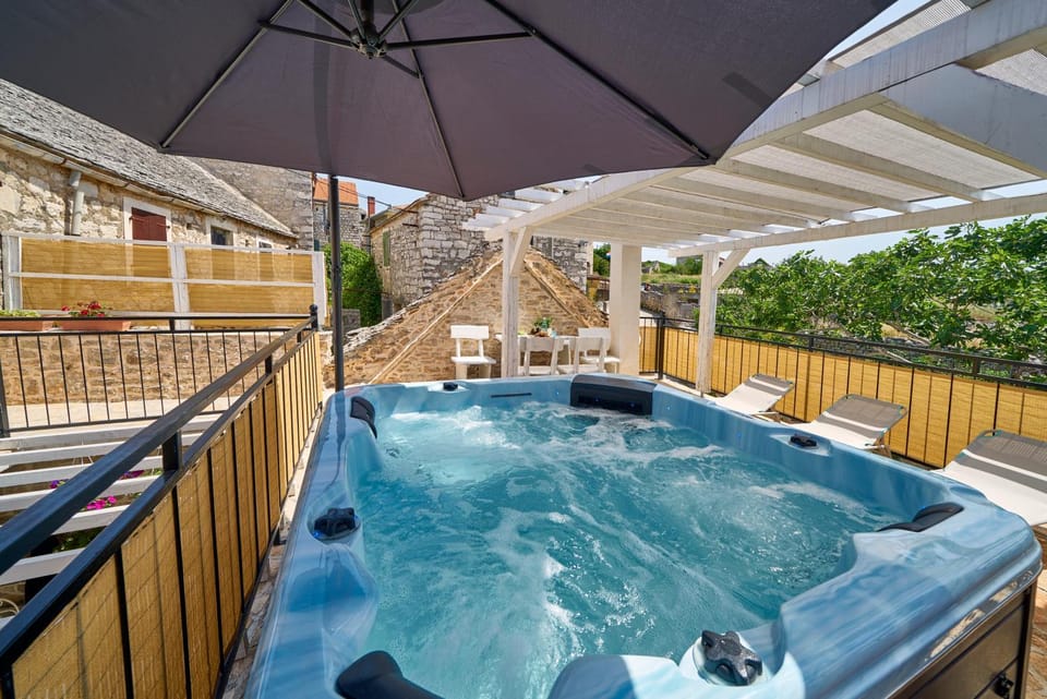 Hot Tub, Hot Tub