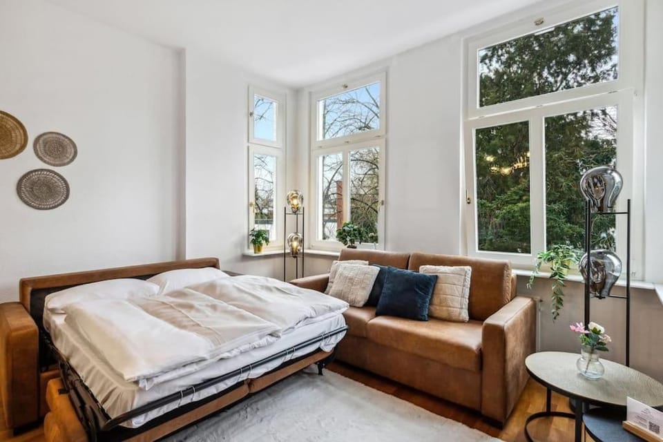Bed, Photo of the whole room, Seating area