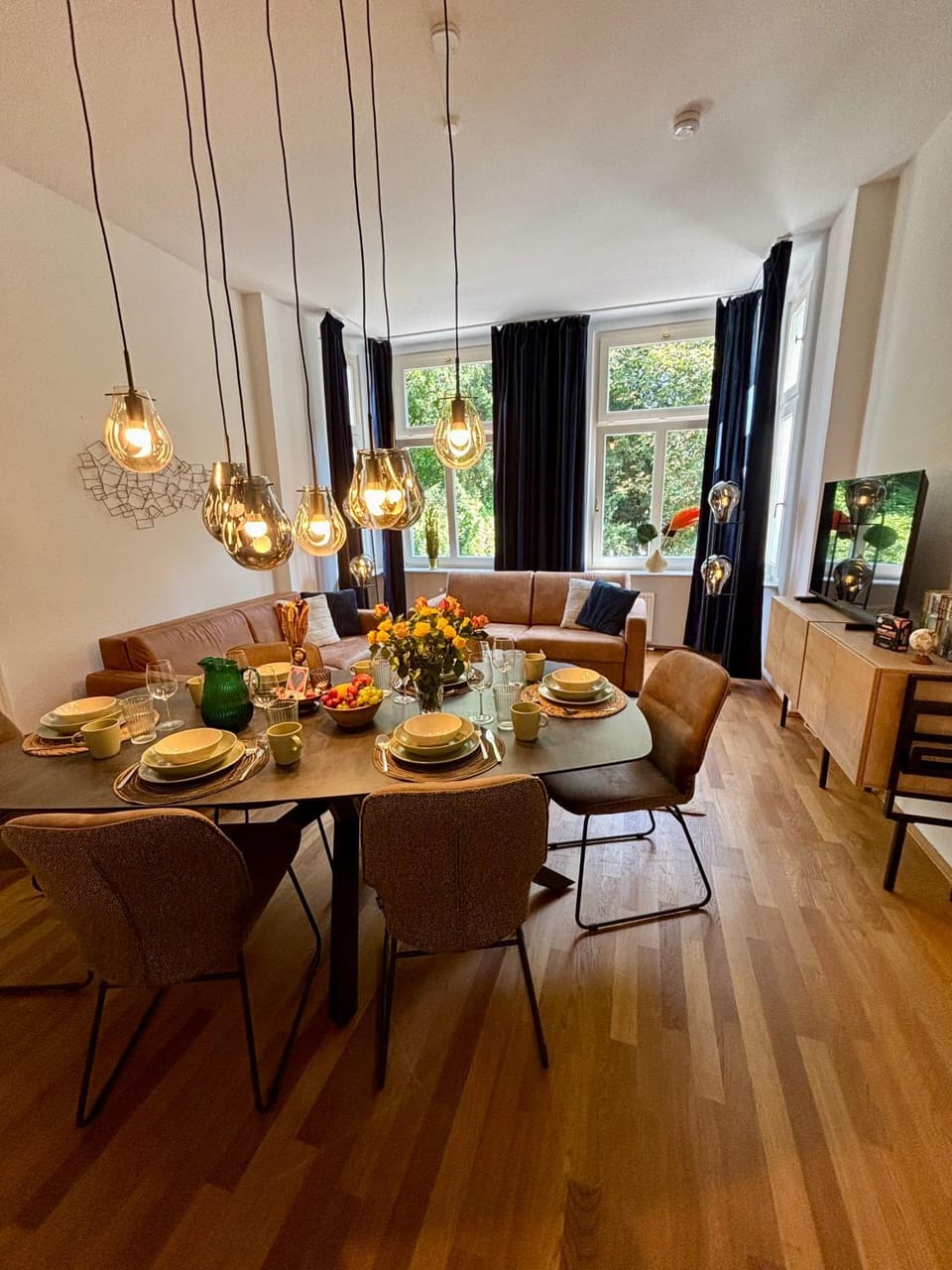 Communal lounge/ TV room, TV and multimedia, Living room, Dining area, Evening entertainment