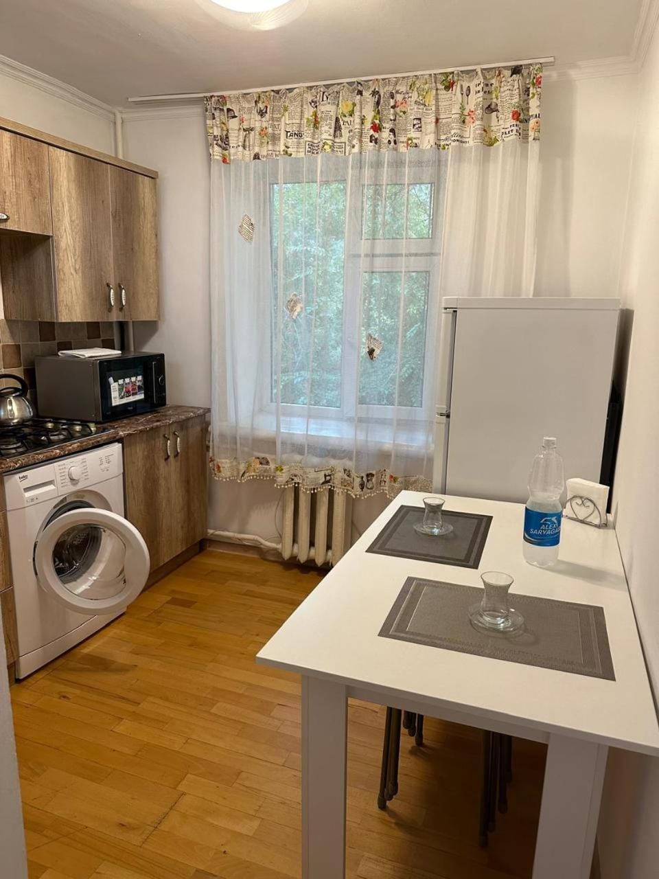 Kitchen or kitchenette, Dining area, oven, stove, washing machine