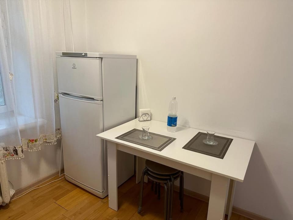 Kitchen or kitchenette, oven