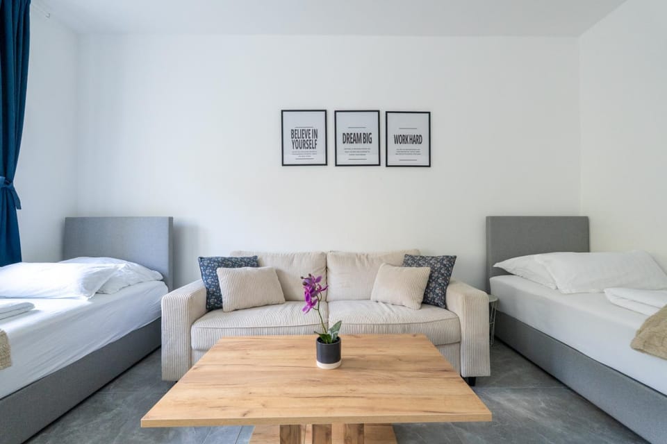 Bed, Living room, Photo of the whole room, Seating area