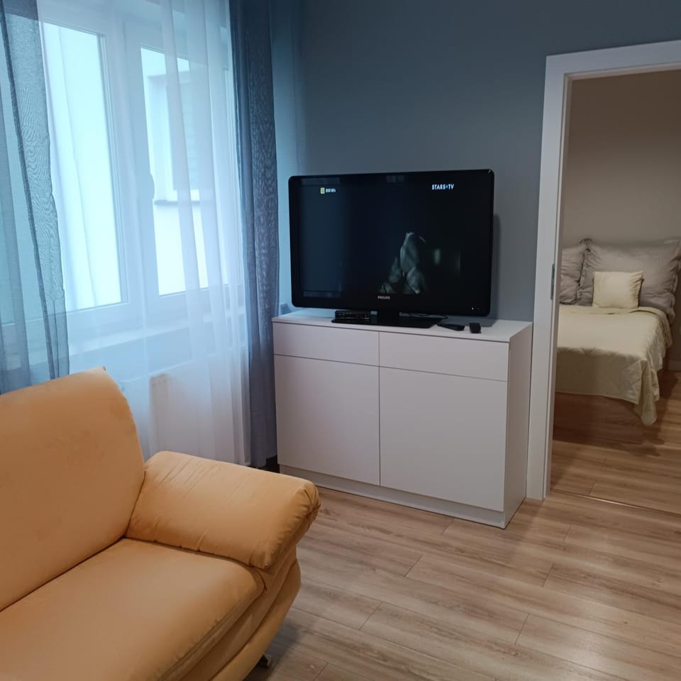 Communal lounge/ TV room, TV and multimedia, Living room, Seating area, Evening entertainment