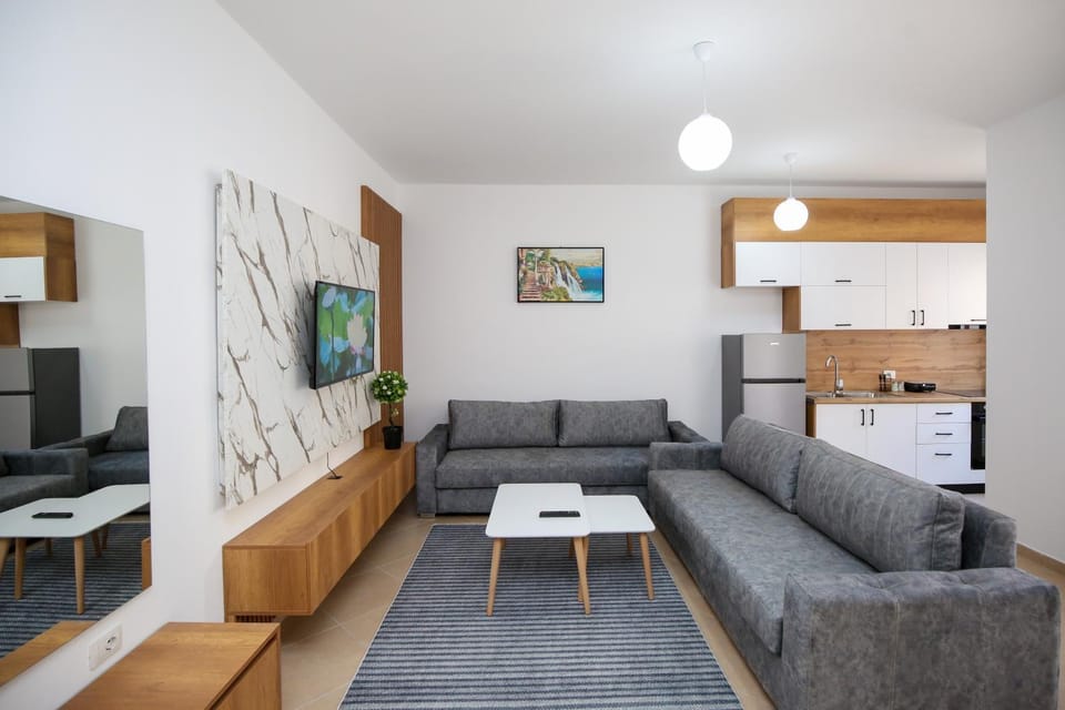 TV and multimedia, Kitchen or kitchenette, Living room, Seating area