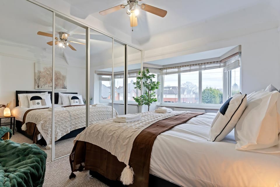 Bed, Photo of the whole room, Bedroom, fireplace