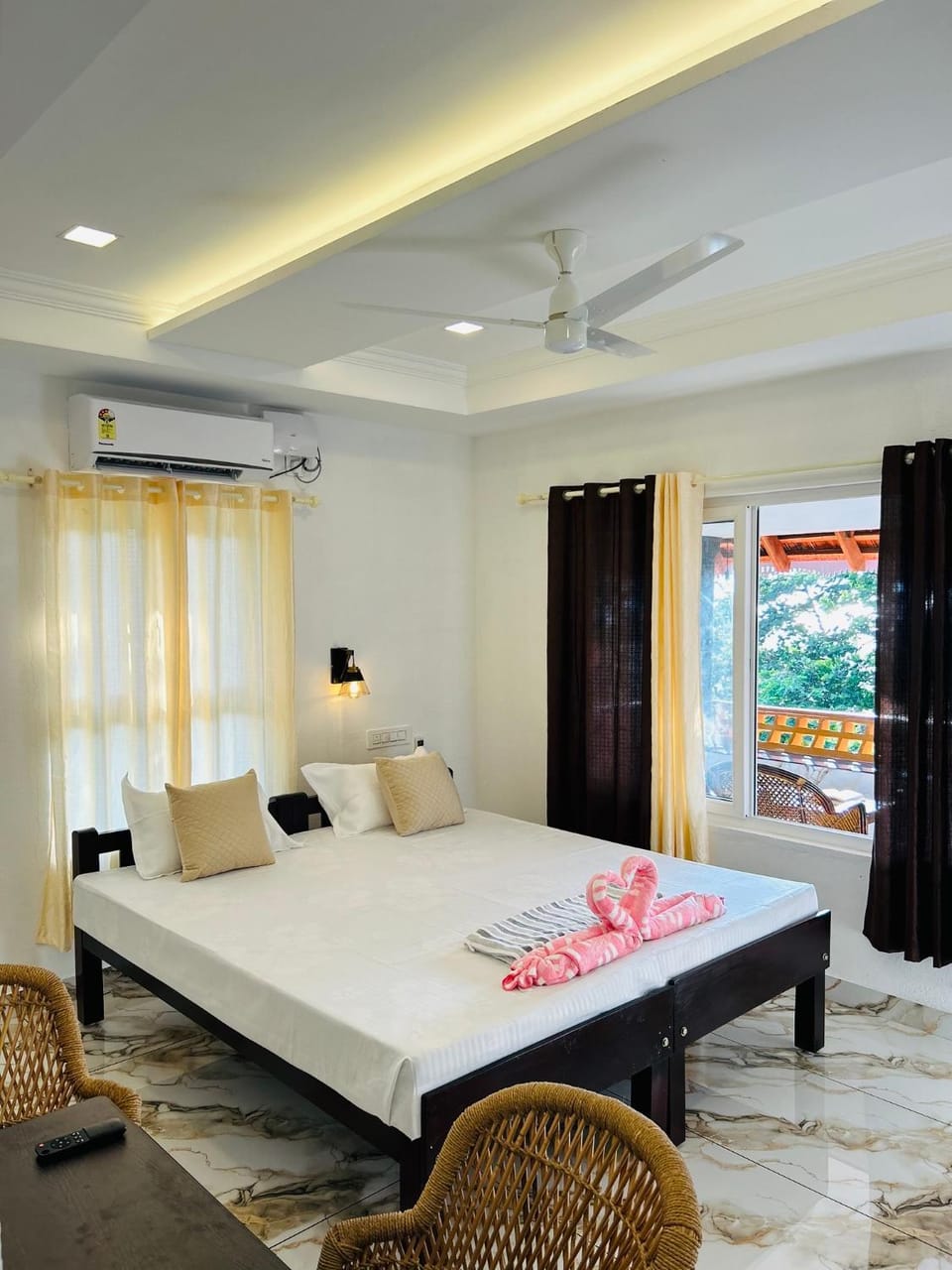 Bed, Photo of the whole room, Bedroom, air conditioner