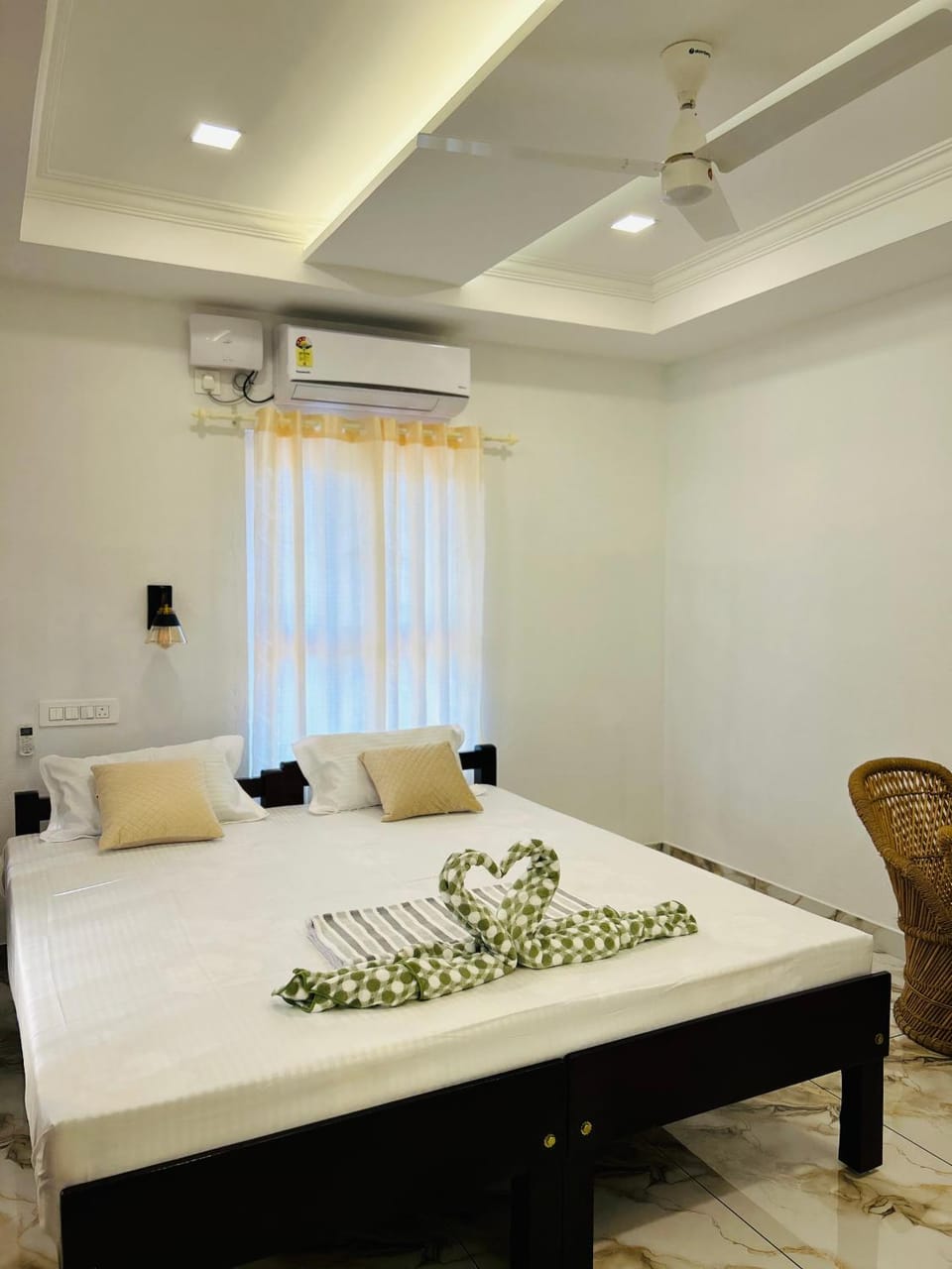 Bed, Photo of the whole room, Bedroom, air conditioner