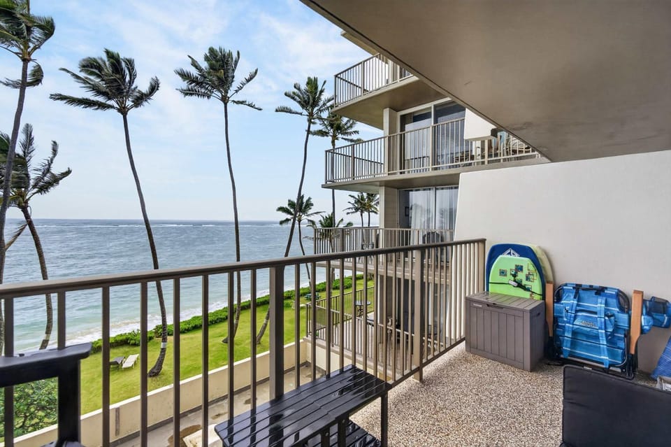 Luxury Beachfront Condo House in Punaluu