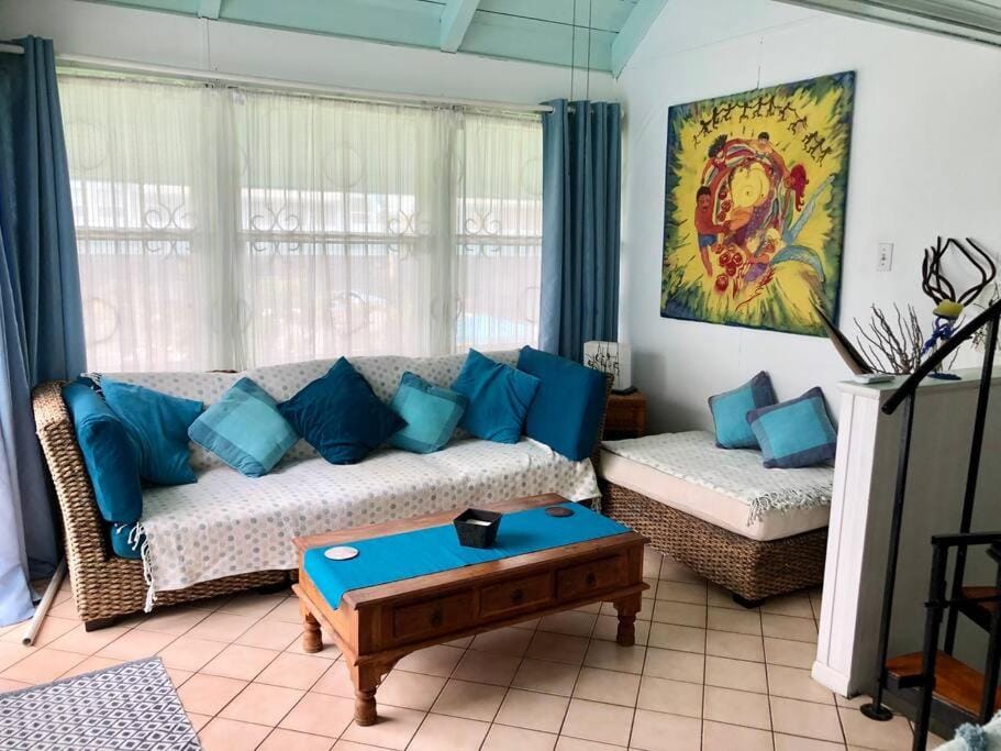 Living room, Seating area