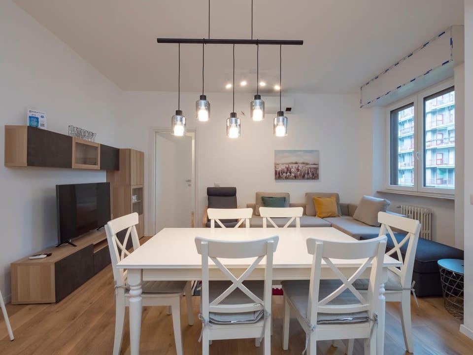 Kitchen or kitchenette, Living room, Seating area, Dining area