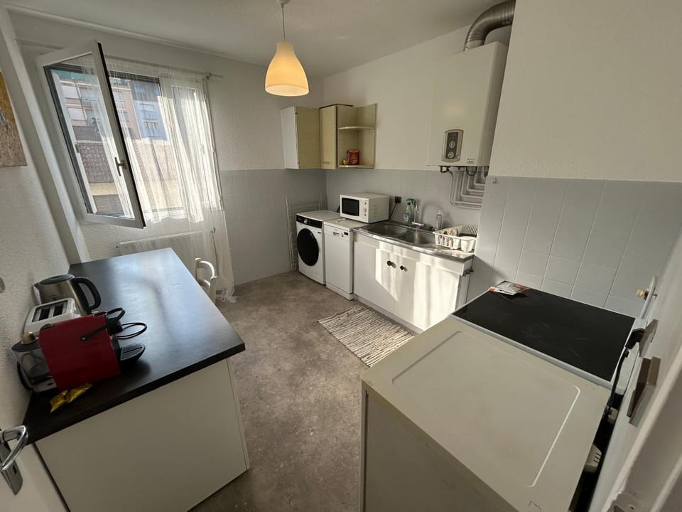 le Fossié - grand T2 - basique propre et fonctionnel avec parking Apartment in Pau