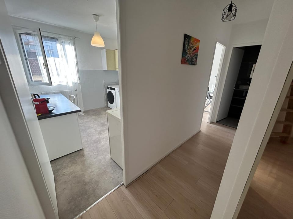 le Fossié - grand T2 - basique propre et fonctionnel avec parking Apartment in Pau