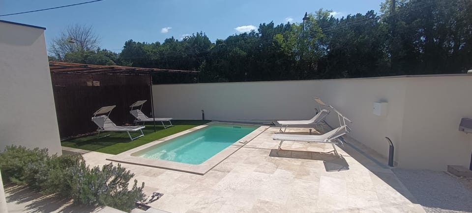 Swimming pool, sunbed