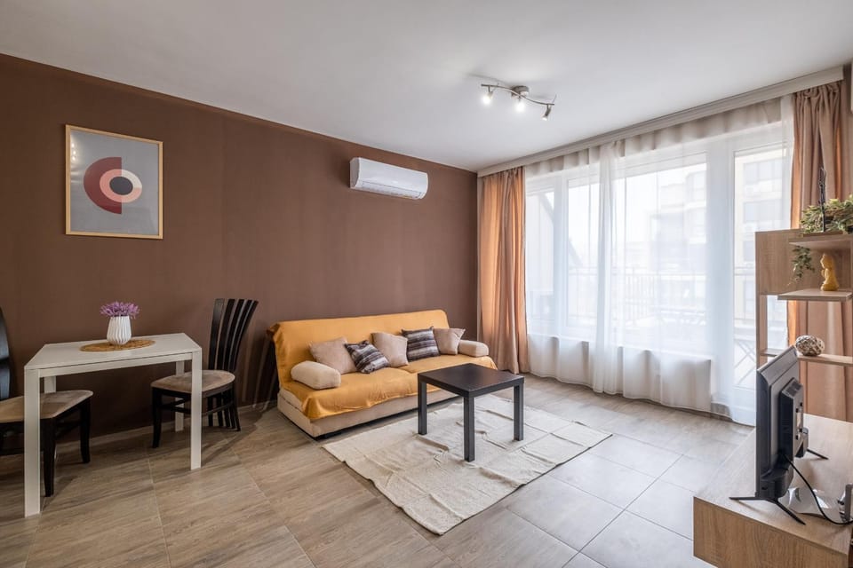 TV and multimedia, Living room, Seating area, air conditioner