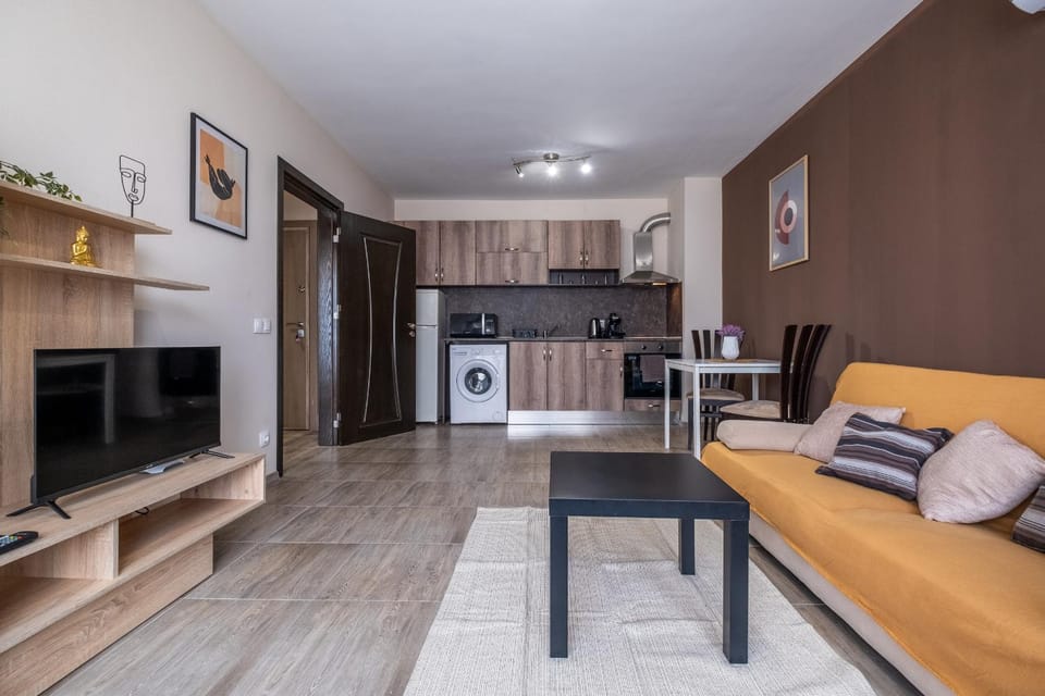 Communal lounge/ TV room, Kitchen or kitchenette, Living room, Seating area, Dining area